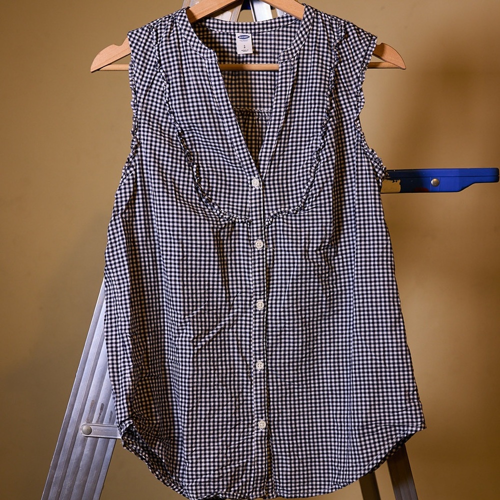 Old Navy Black and White Checkered Sleeveless Blouse